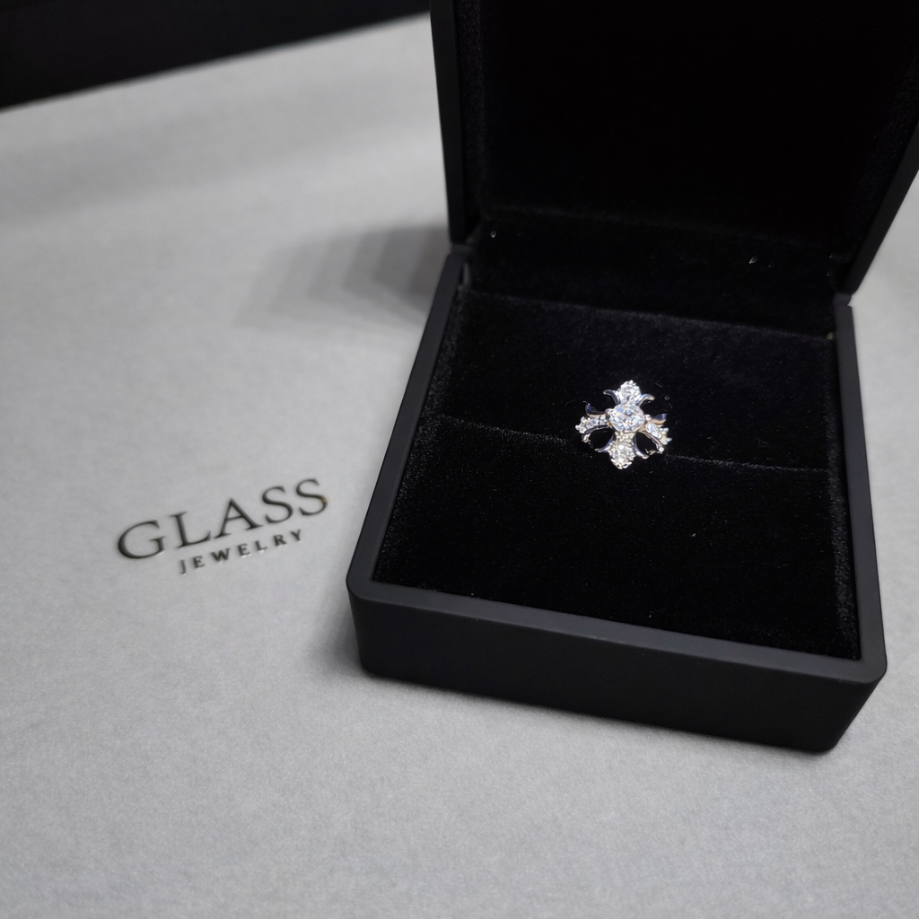 GLASS Fleur de Lis Pierce
