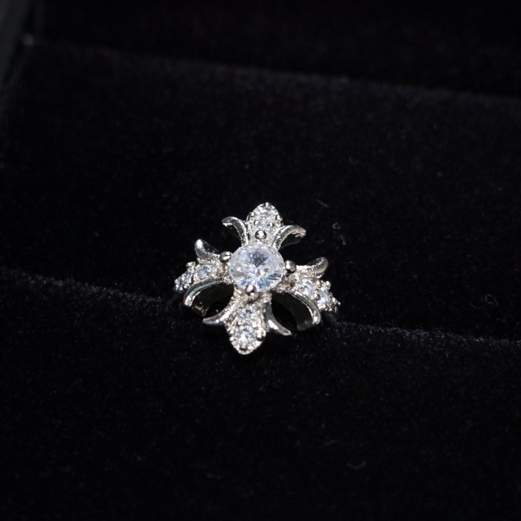 GLASS Fleur de Lis Pierce