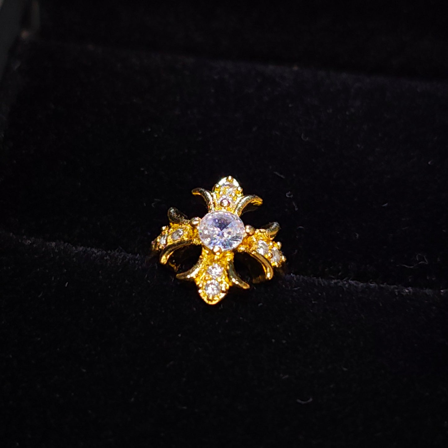 GLASS Fleur de Lis Pierce